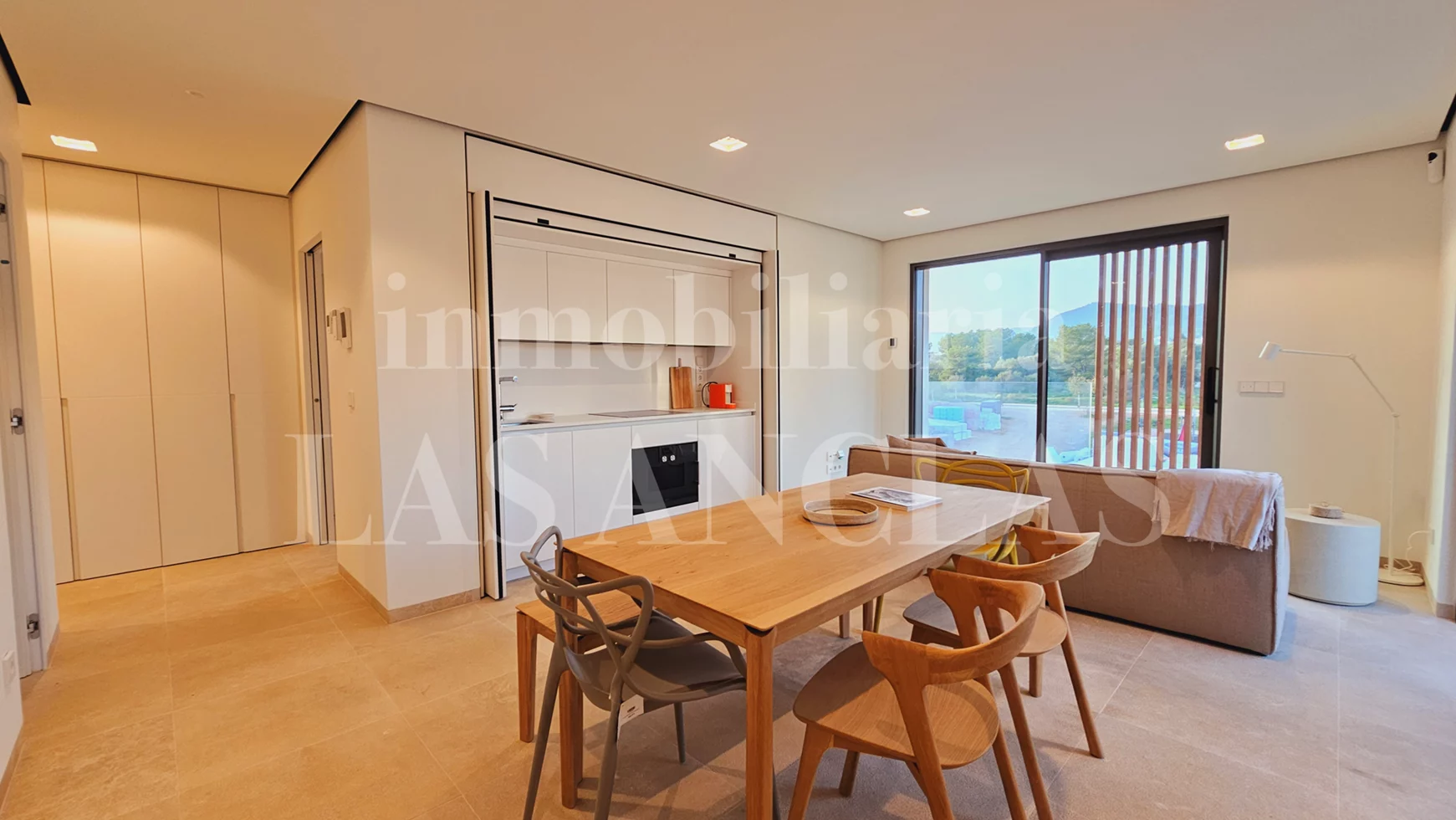  Ibiza Playa d'en Bossa - Luxurious new flat in emblematic building walking distance to the beach