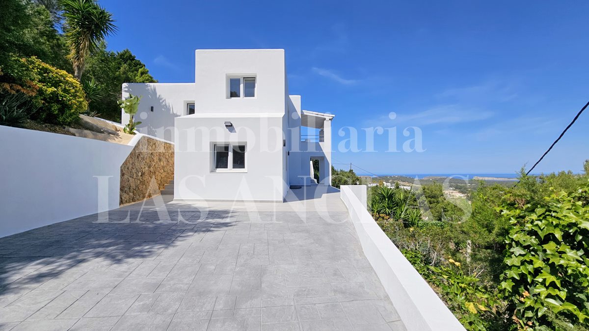 Ibiza Westküste - Kernsaniertes Haus mit atemberaubendem Blick auf das Meer, die Küste und die Sonnenuntergänge im Verkauf