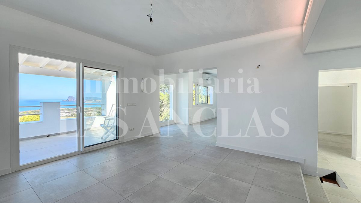 Ibiza Westküste - Kernsaniertes Haus mit atemberaubendem Blick auf das Meer, die Küste und die Sonnenuntergänge im Verkauf