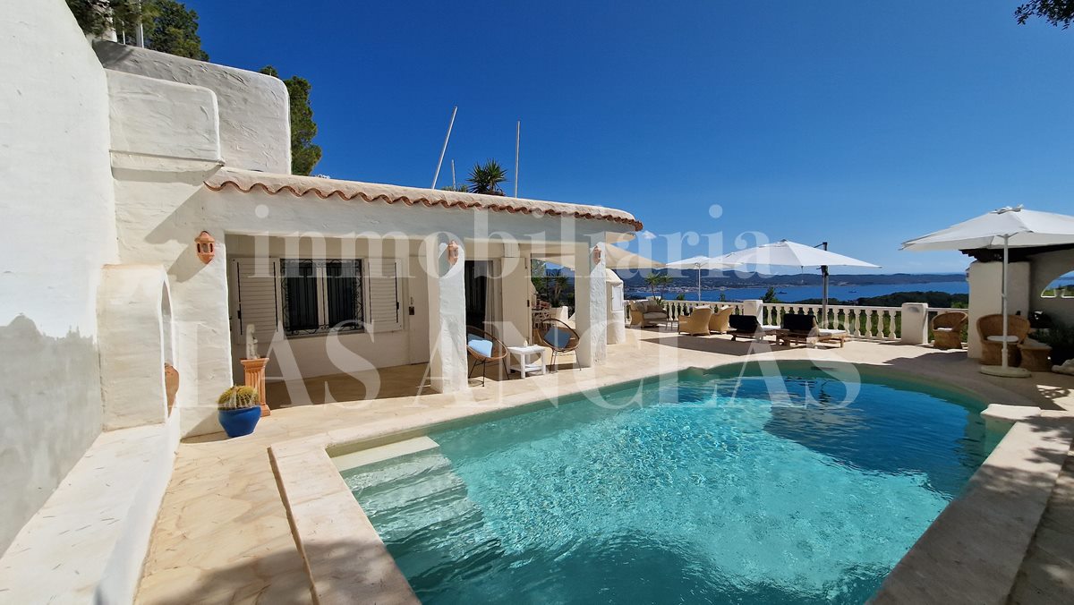 Ibiza Cala Salada - Opportunity! House with fantastic views of the sea, the coast and sunset for sale