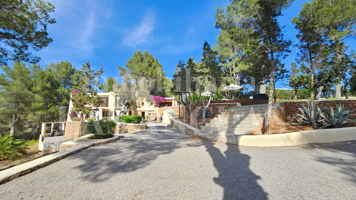 countryside villa / finca centre of the island Ibiza for sale