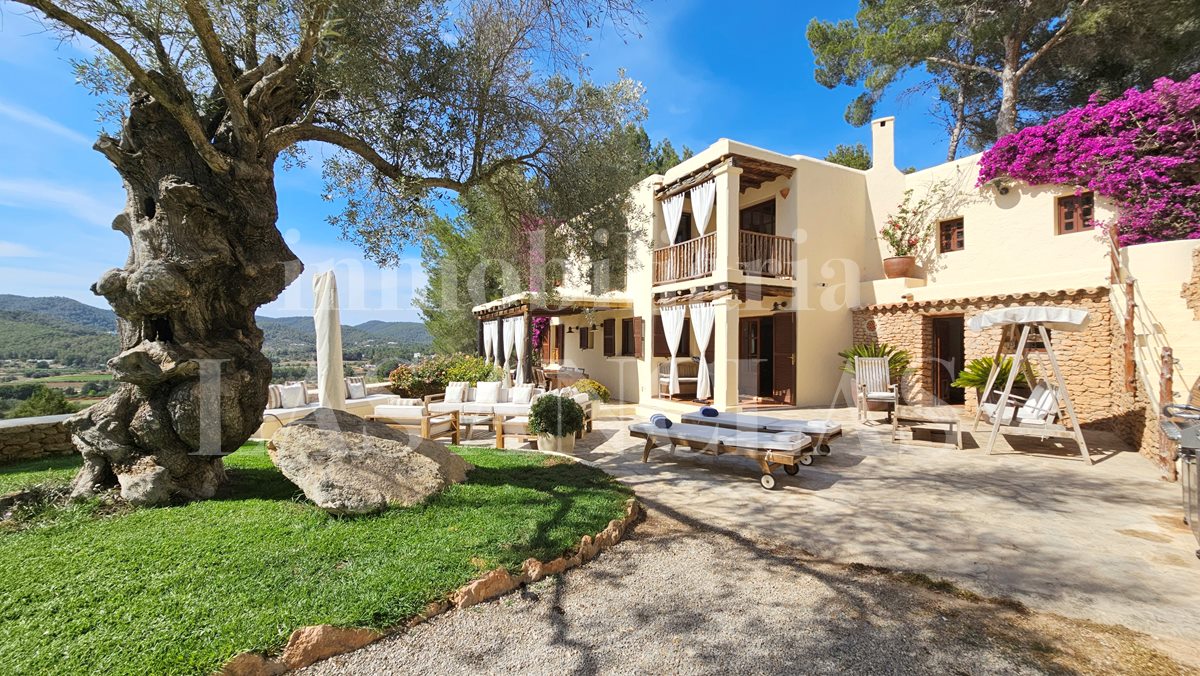 Ibiza centre of the island - Beautiful country finca with 7 bedrooms and unobstructable views to the landscape for sale