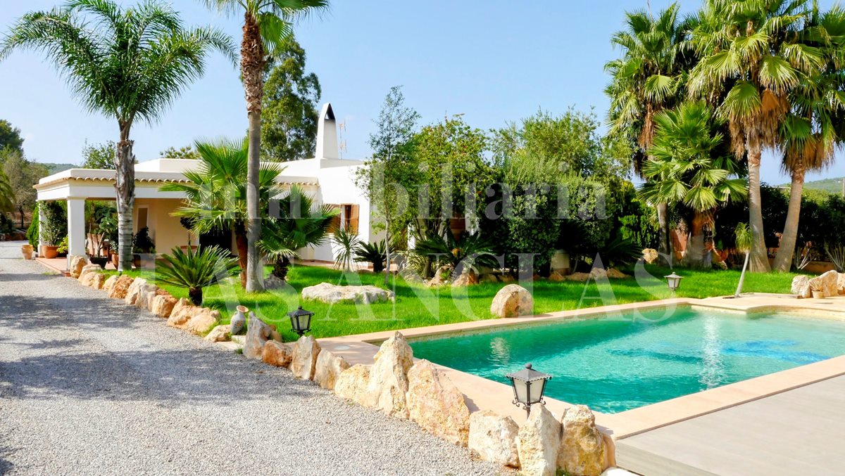 Ibiza Santa Gertrudis - Vermietungslizenz! Gemütliches, ebenerdiges Landhaus in absoluter Ruhe im Verkauf