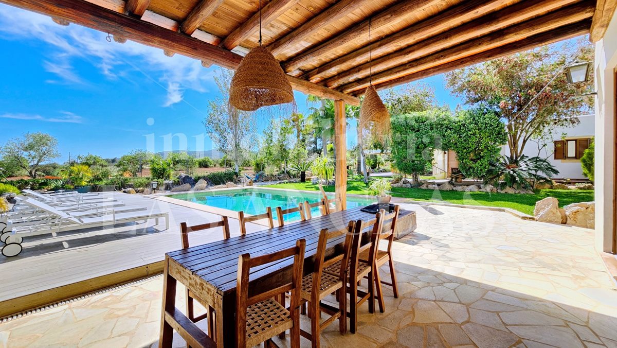 Ibiza Santa Gertrudis - Single-storey country house with rental license in an idyllic location te koop