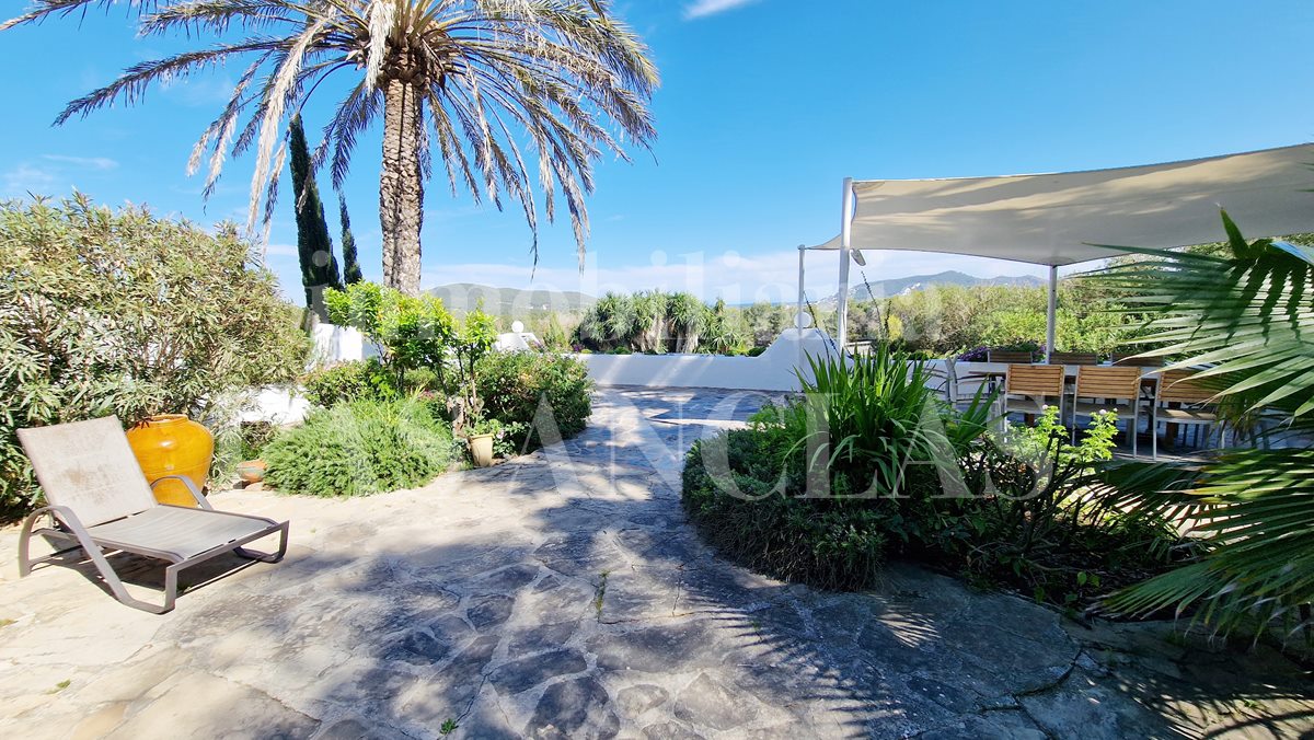 Ibiza San Lorenzo - Holiday rental license! Beautiful, authentic finca with a pretty exterior for sale