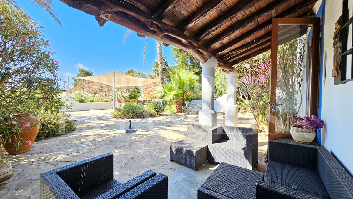 Ibiza San Lorenzo - Holiday rental license! Beautiful, authentic finca with a pretty exterior for sale