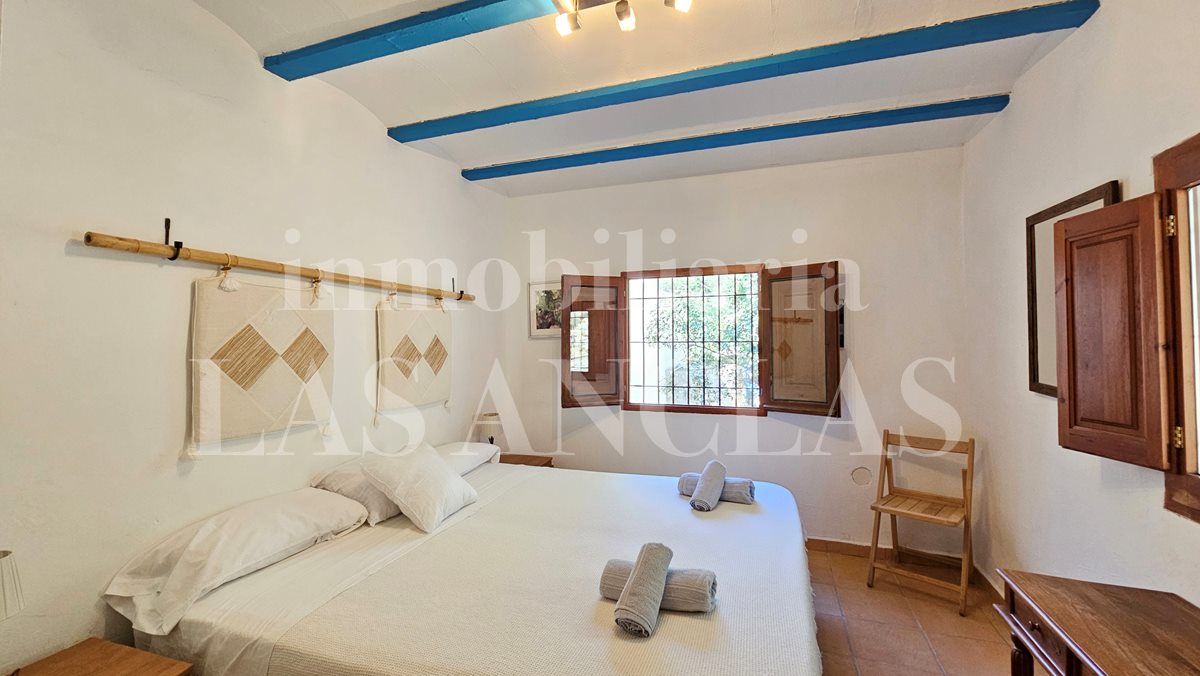 Ibiza San Lorenzo - Lovely finca with distant sea views and rental license for sale