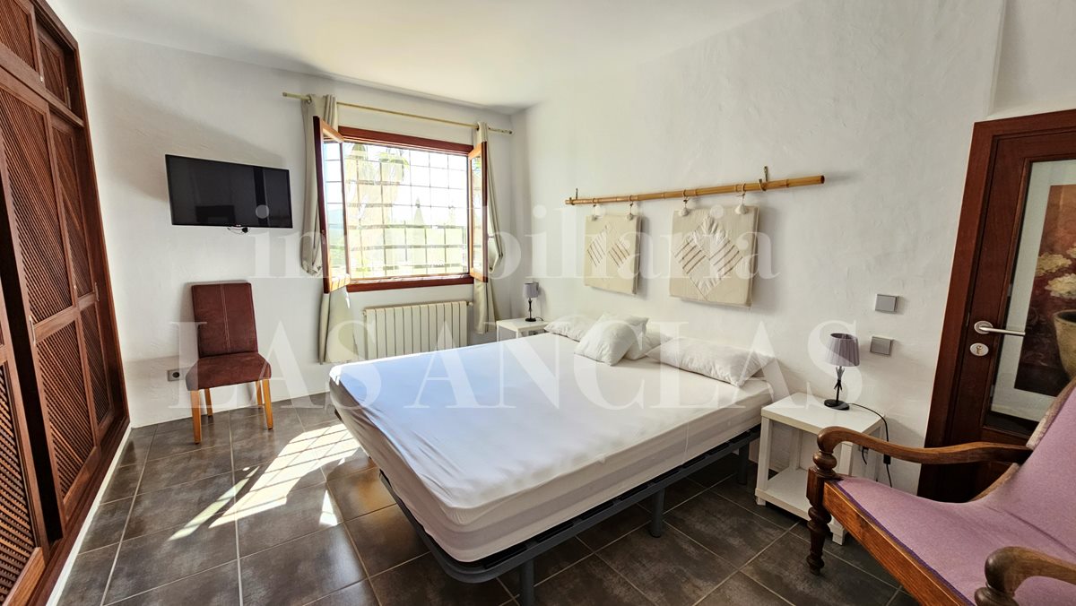 Ibiza San Lorenzo - Holiday rental license! Beautiful, authentic finca with a pretty exterior for sale