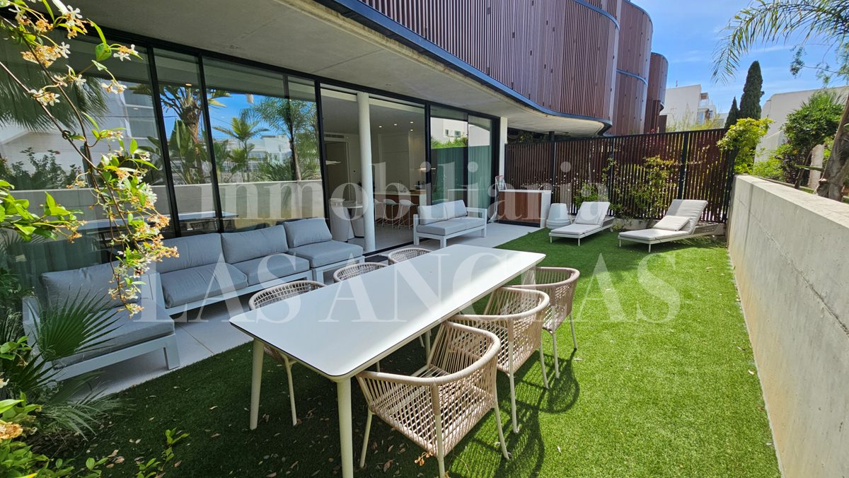 Ibiza Talamanca - Walking to the beach! Modern ground floor with 4 bedrooms and community pool in vendita