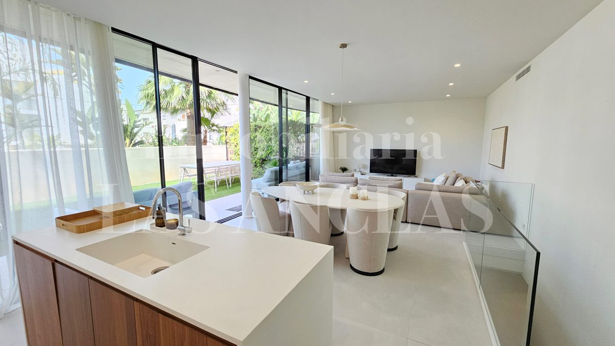Ibiza Talamanca - Walking to the beach! Modern ground floor with 4 bedrooms and community pool in vendita