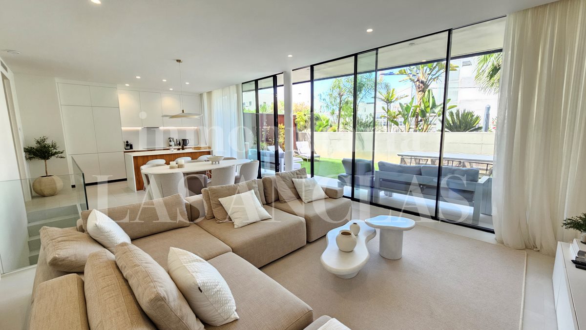 Ibiza Talamanca - Walking to the beach! Modern ground floor with 4 bedrooms and community pool in vendita