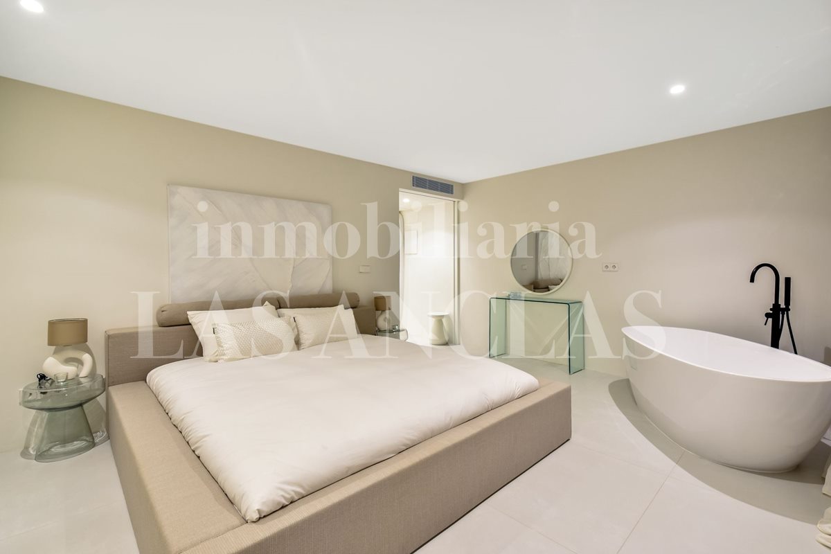 Ibiza Talamanca - Walking to the beach! Modern ground floor with 4 bedrooms and community pool in vendita