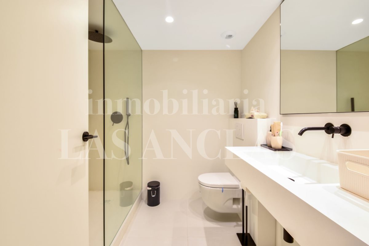 Ibiza Talamanca - Walking to the beach! Modern ground floor with 4 bedrooms and community pool in vendita