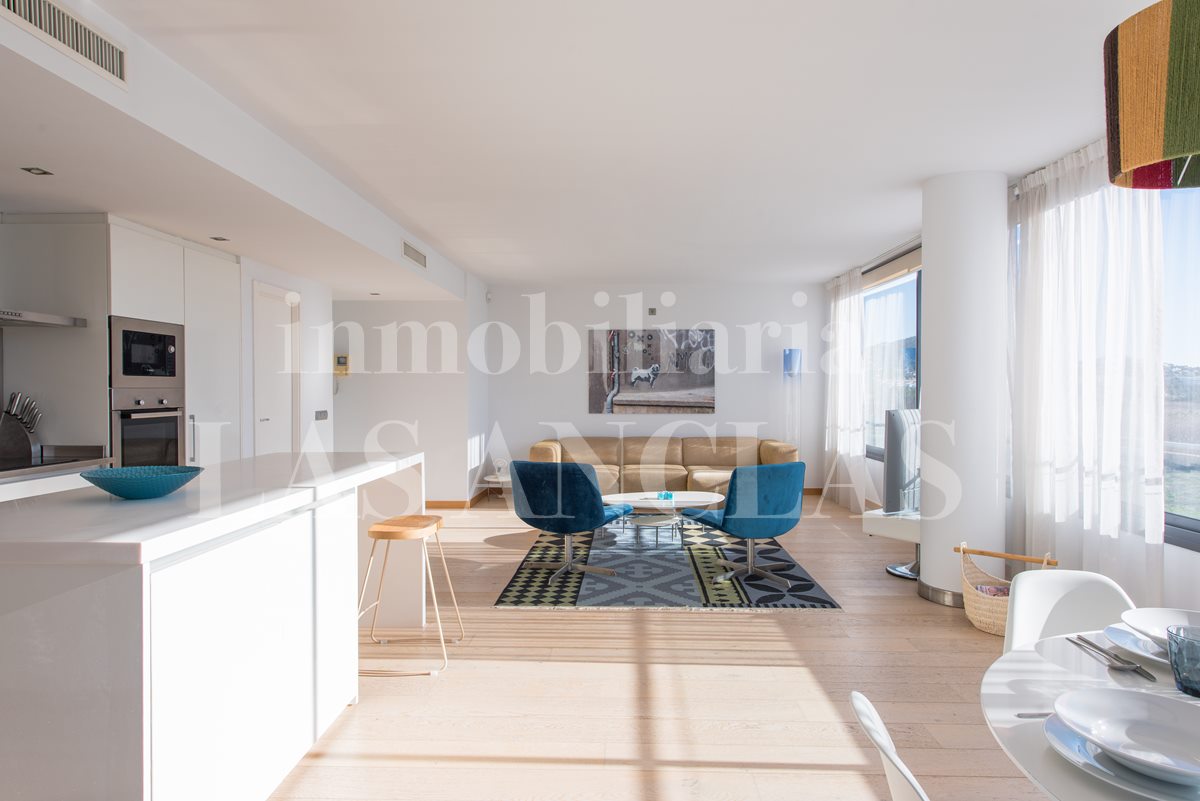 Ibiza Marina Botafoch - Modern flat with sea views near the beach and yacht marina in vendita