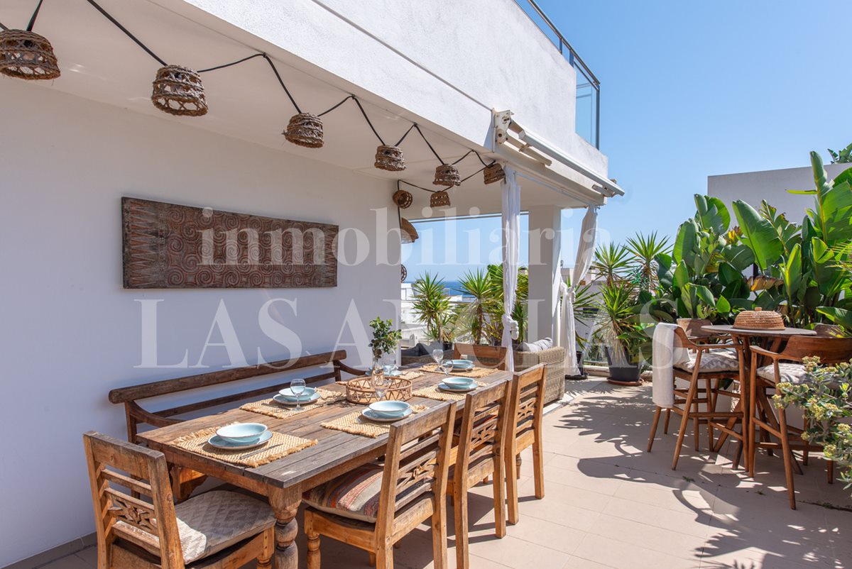 Ibiza Talamanca - Stylish flat with large south facing terrace and views in vendita