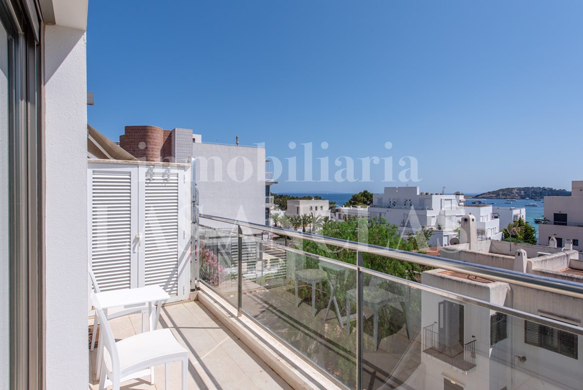 Ibiza Talamanca - Stylish flat with large south facing terrace and views in vendita
