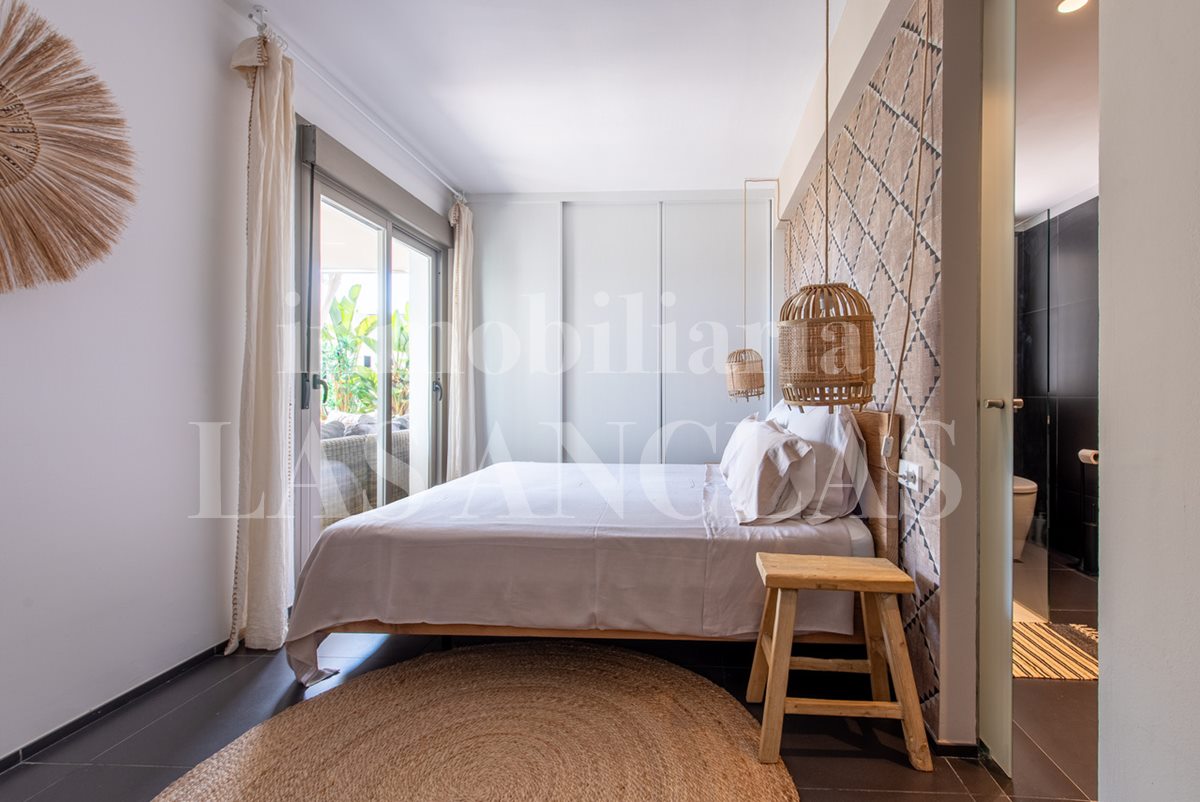 Ibiza Talamanca - Stylish flat with large south facing terrace and views in vendita