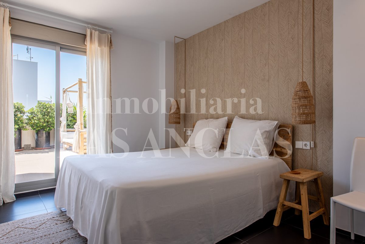 Ibiza Talamanca - Stylish flat with large south facing terrace and views in vendita