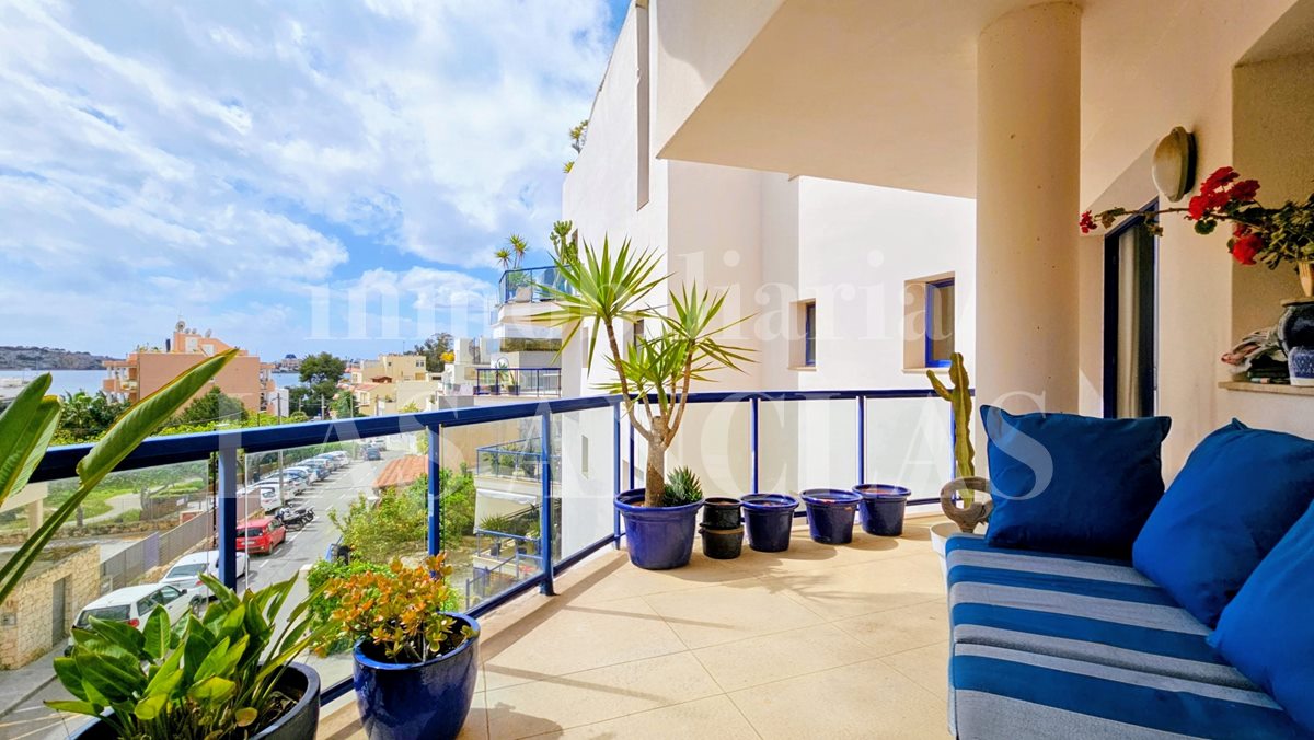 Ibiza Talamanca - Walking to the beach! A spacious, bright flat with ample terrace and sea views in vendita