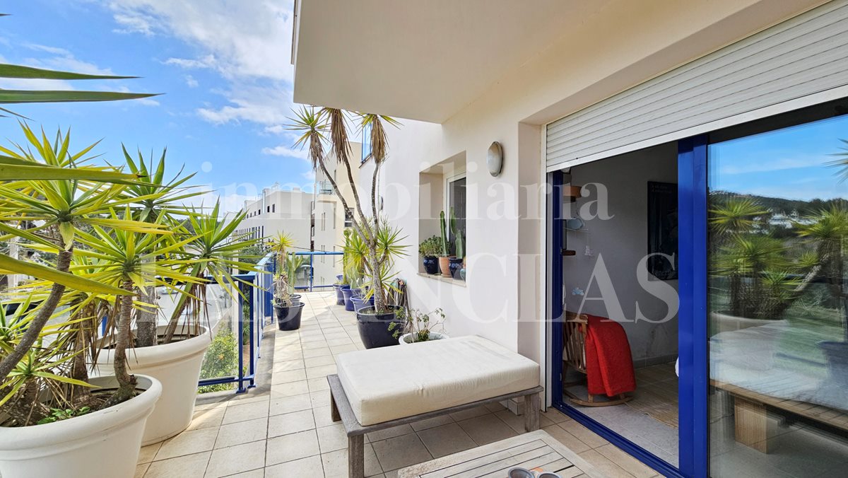 Ibiza Talamanca - Walking to the beach! A spacious, bright flat with ample terrace and sea views in vendita