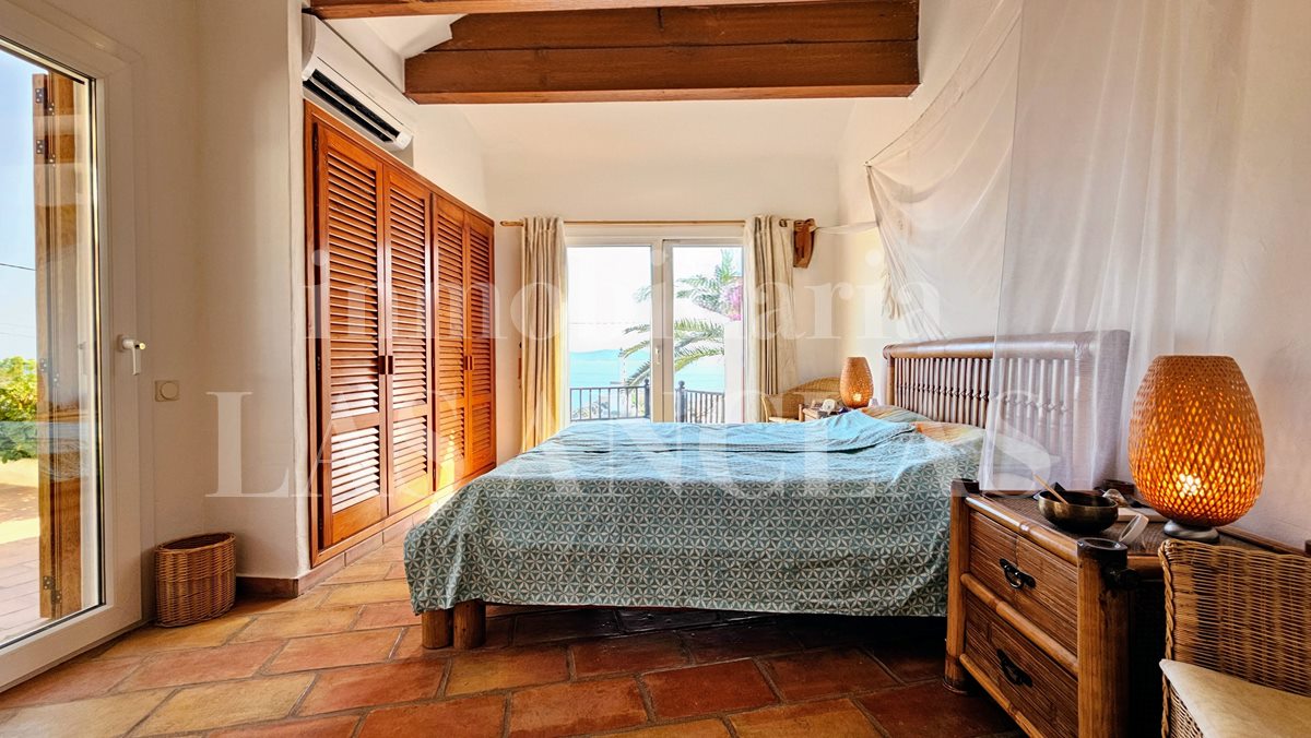 Ibiza Marina Botafoch - Appealing single-storey house in a very special location and exceptional views for sale