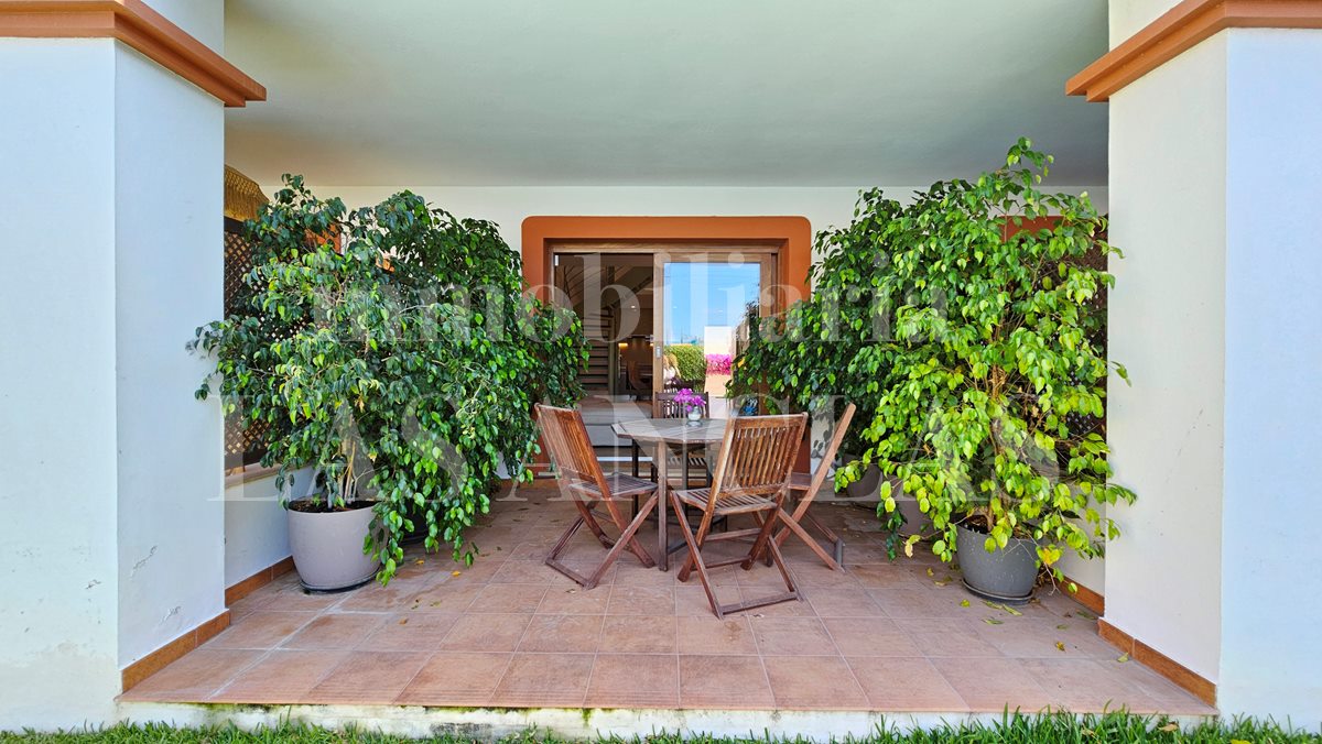 Ibiza Talamanca - Stilvolles Reihenhaus mit mehreren Terrassen in Strandnähe im Verkauf