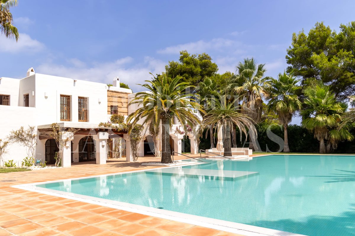 mansión de lujo en costa este Ibiza en venta