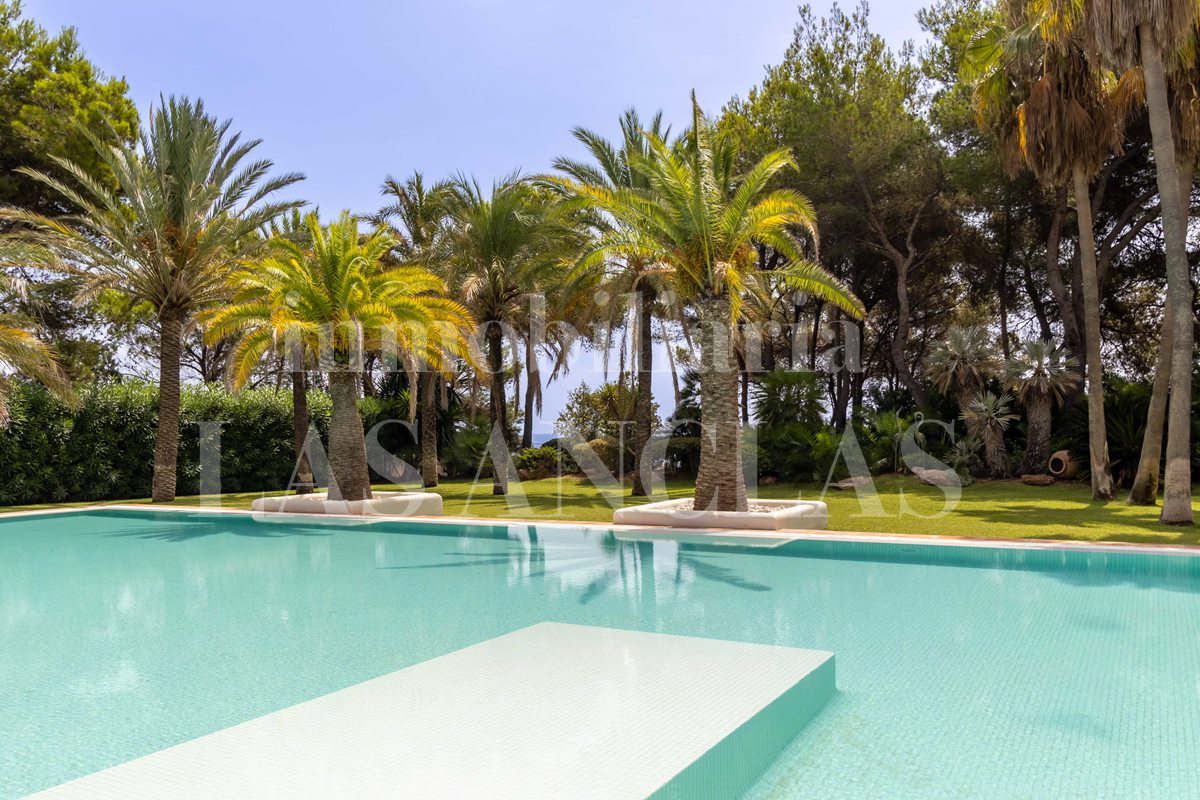 Ibiza costa este - Imponente villa con acceso directo al mar, asombrosa piscina y proyecto Blakstad en venta