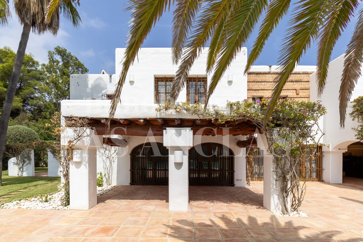 mansión de lujo en costa este Ibiza en venta