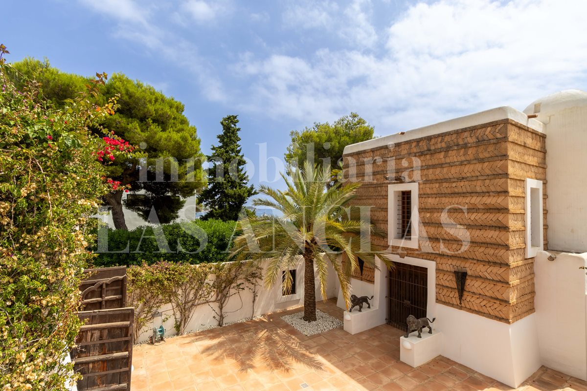 Ibiza costa este - Imponente villa con acceso directo al mar, asombrosa piscina y proyecto Blakstad en venta
