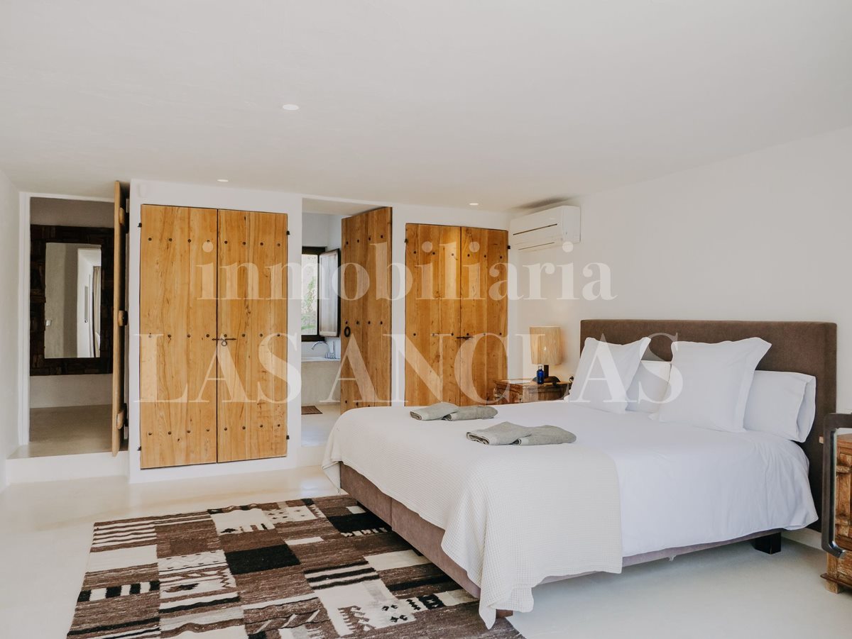 Ibiza Santa Gertrudis - Fabulous Blakstad finca with rental licence in the heart of the island in vendita