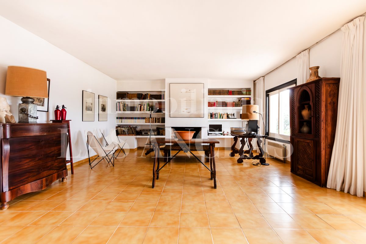  entre Ibiza y Sta. Eulalia - Amplia casa con mucho potencial y vistas despejadas al campo en venta