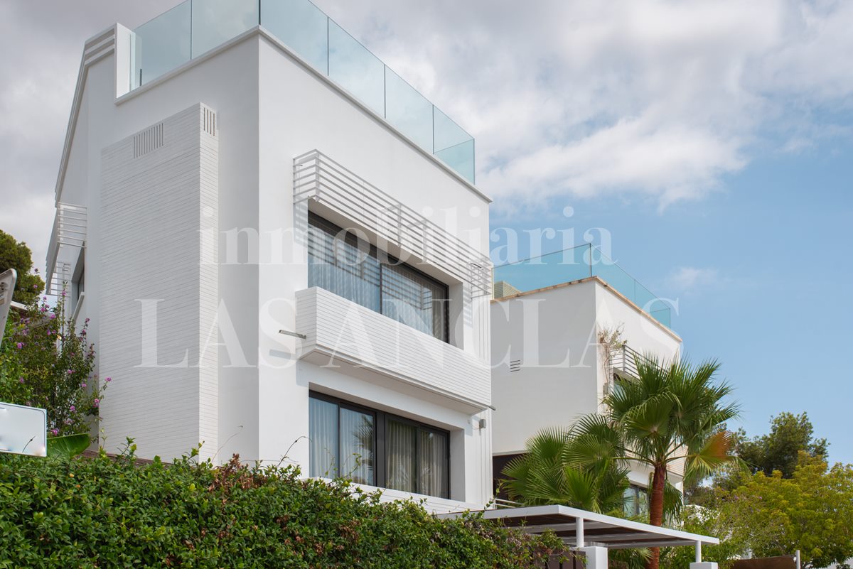 Ibiza Santa Eulalia - Central villa with tourist rental licence and sea views till salu