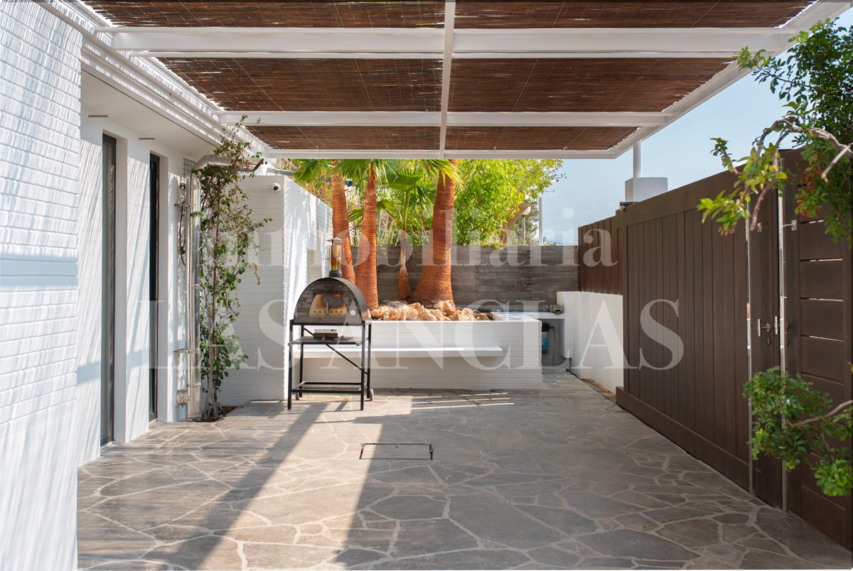 Ibiza Santa Eulalia - Central villa with tourist rental licence and sea views till salu