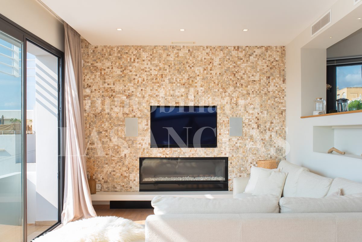 Ibiza Santa Eulalia - Central villa with tourist rental licence and sea views till salu