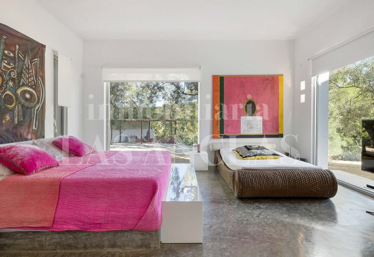 Ibiza Santa Gertrudis - Elegante Designvilla mit 22-Meter-Pool in traumhafter, privater Gartenlandschaft im Verkauf