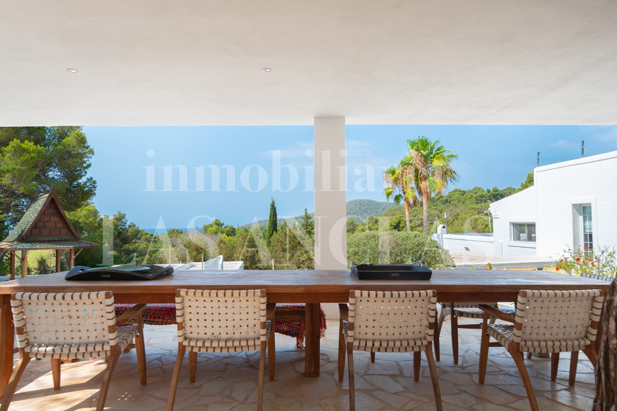 Ibiza San José - Villa with Mediterranean charm, many relaxing areas and sea views for sale
