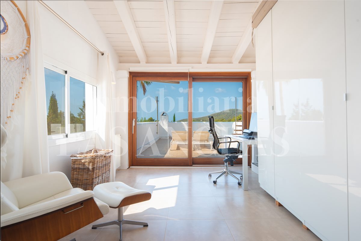 Ibiza San José - Villa with Mediterranean charm, many relaxing areas and sea views para venda