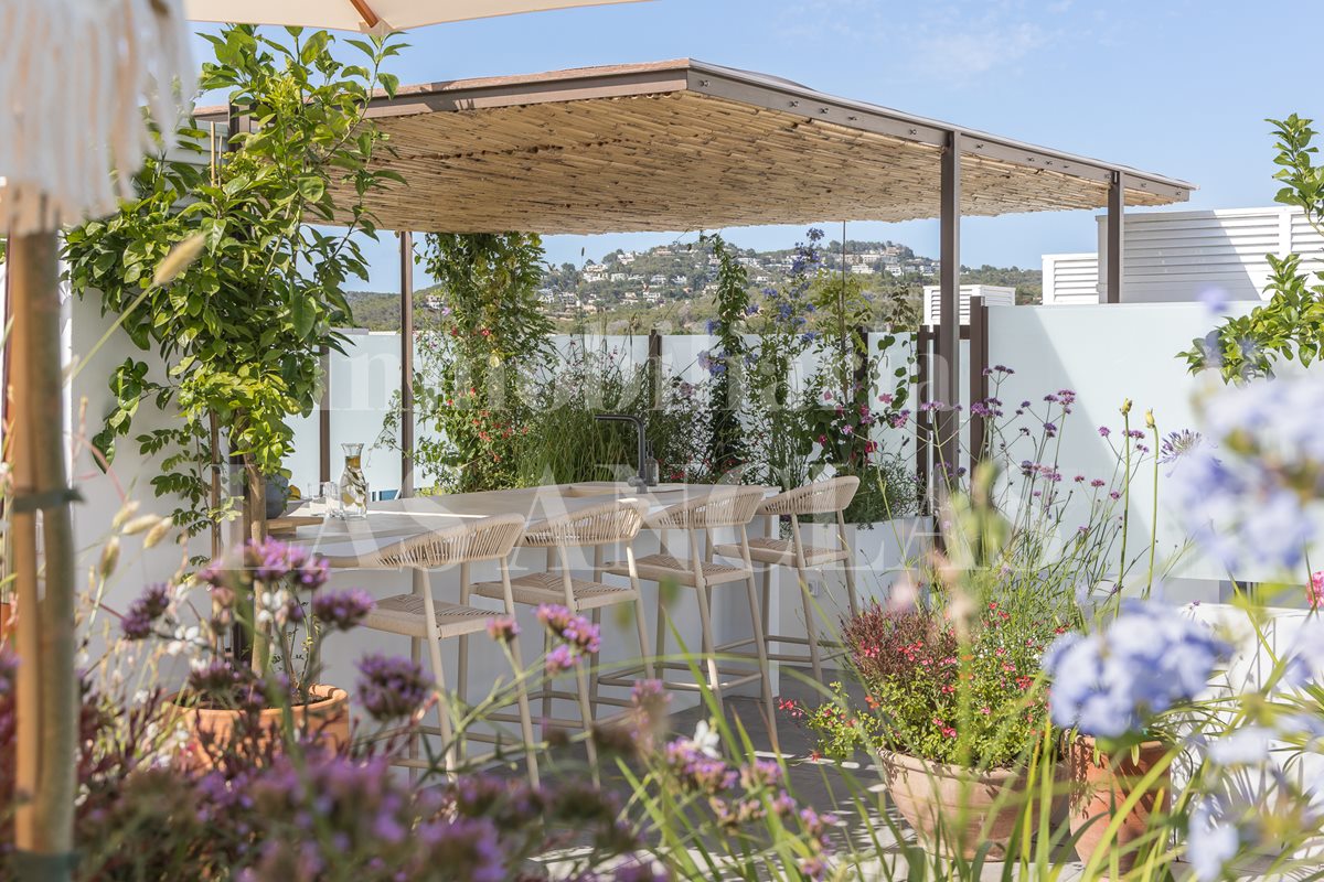 Ibiza Jesús - Sophisticated penthouse with private rooftop terrace and Old Town views 待售