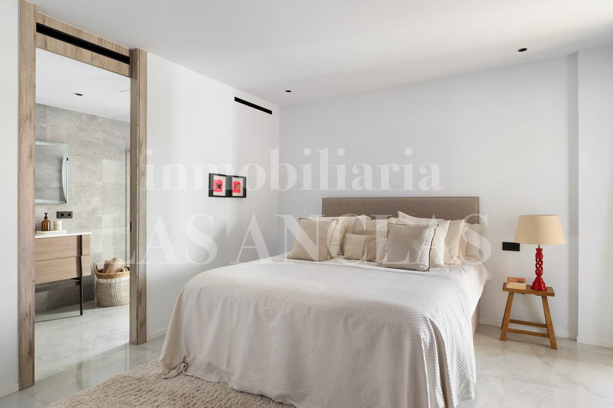 Ibiza Jesús - Sophisticated penthouse with private rooftop terrace and Old Town views 待售