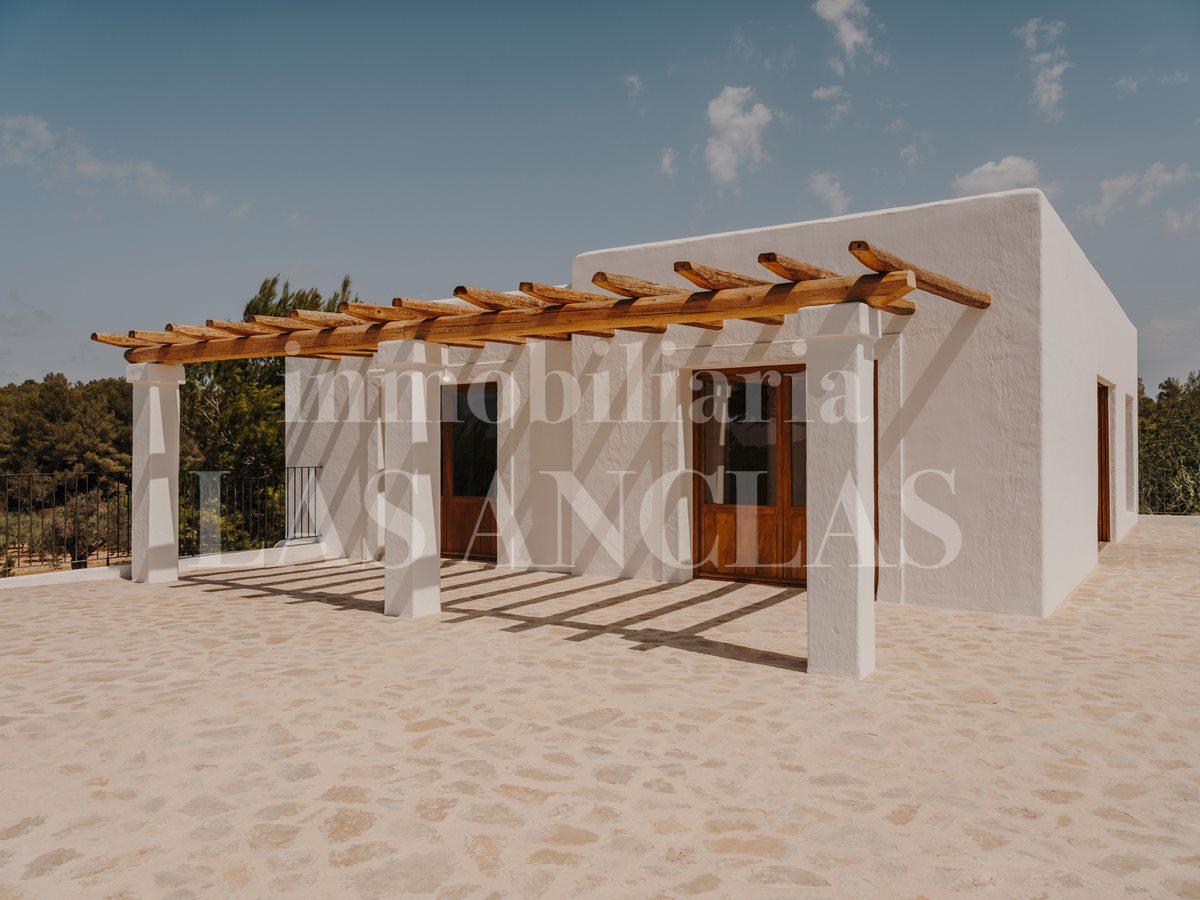 authentic finca mansion in Santa Gertrudis Ibiza for sale