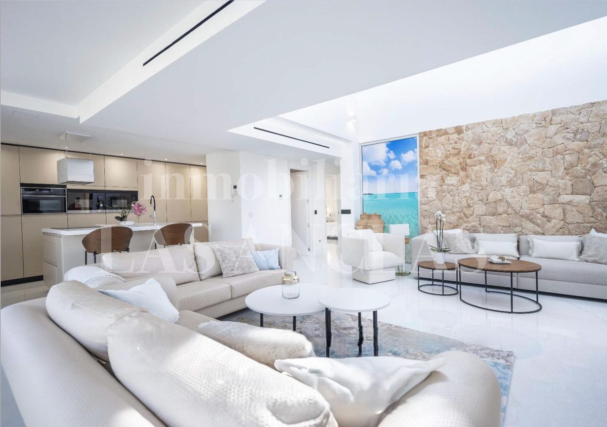 Ibiza Illa Plana - Bright penthouse flat with lift, roof terrace and private pool for sale