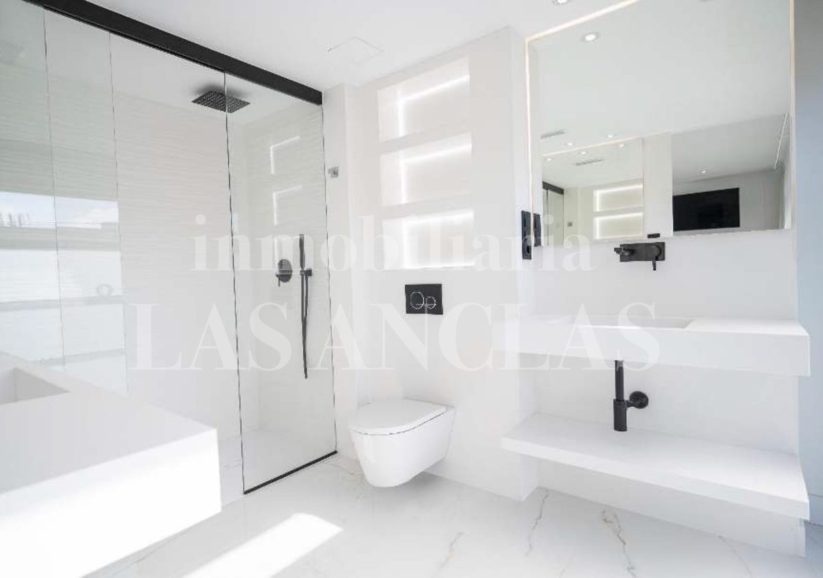 Ibiza Illa Plana - Bright penthouse flat with lift, roof terrace and private pool for sale