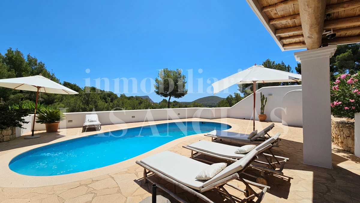 house / villa between Ibiza & Sta. Eulalia for sale