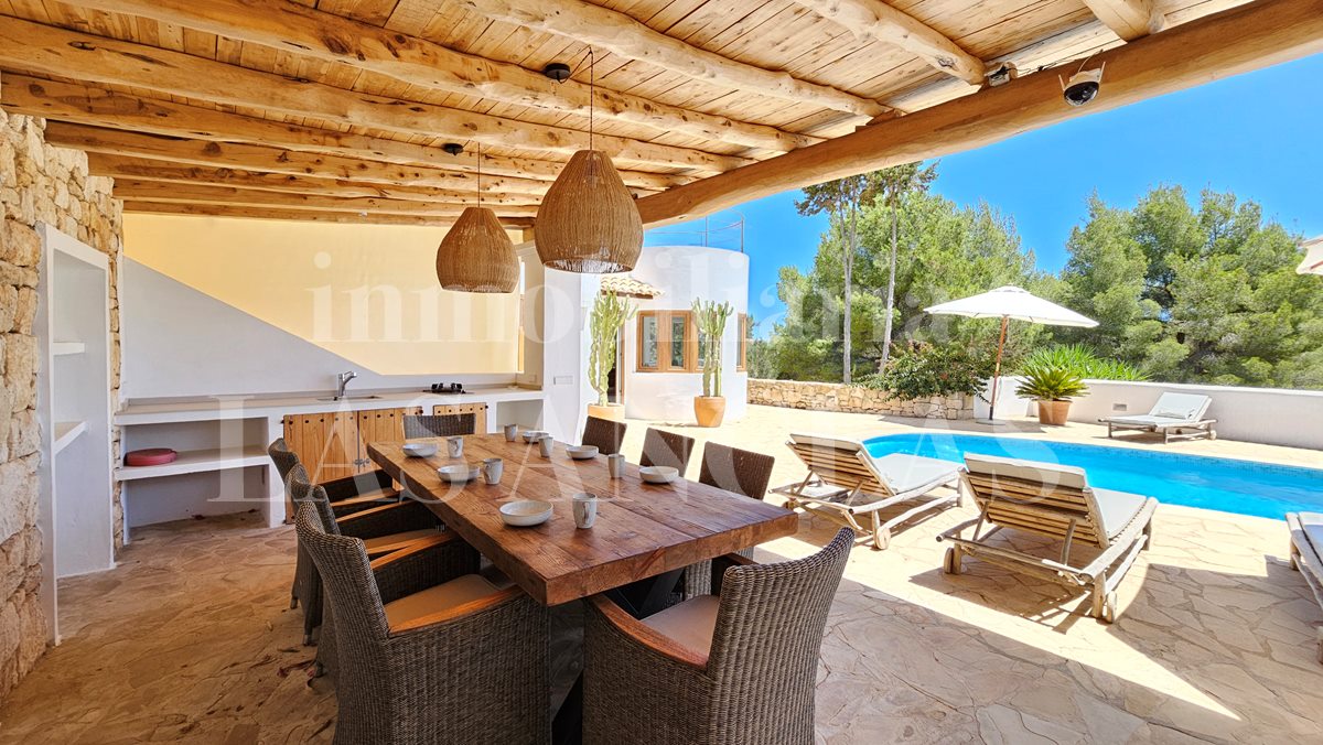 house / villa between Ibiza & Sta. Eulalia for sale