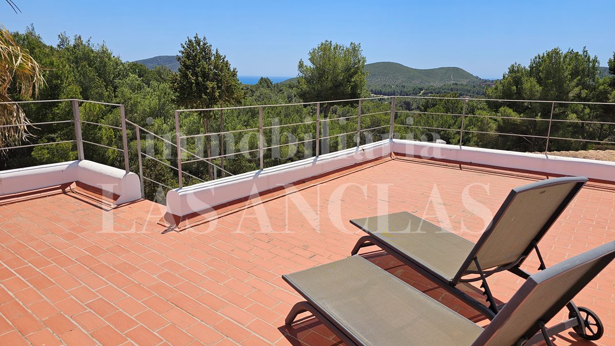 house / villa between Ibiza & Sta. Eulalia for sale