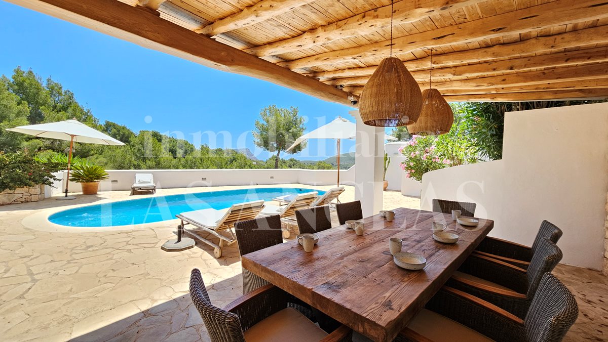 house / villa between Ibiza & Sta. Eulalia for sale