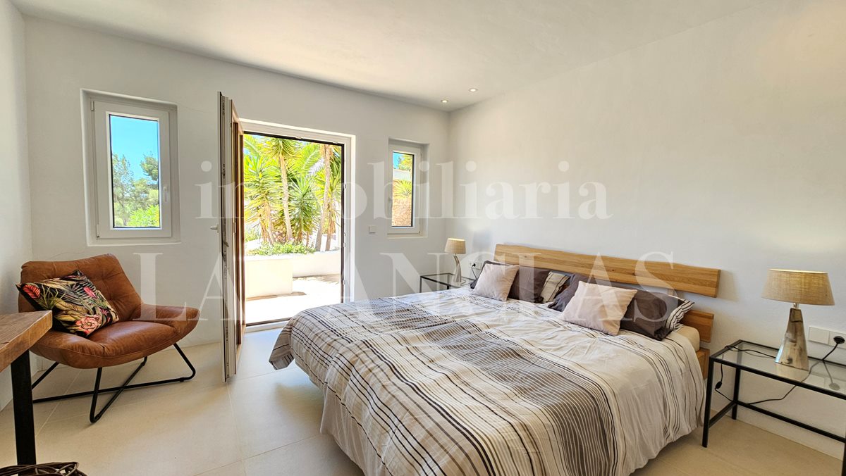  between Ibiza & Sta. Eulalia - Beautiful newly renovated villa with lots of charm in a quiet location and distant sea view for sale