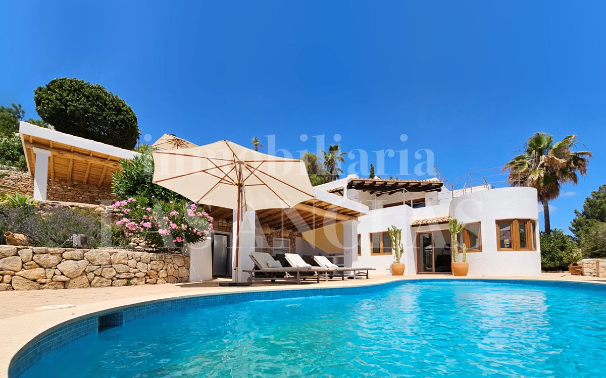  between Ibiza & Sta. Eulalia - Beautiful newly renovated villa with lots of charm in a quiet location and distant sea view for sale