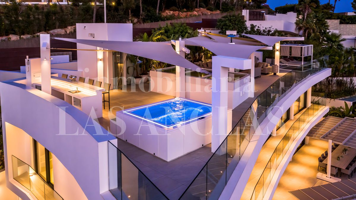 Luxusvilla nahe Golfplatz Ibiza im Verkauf